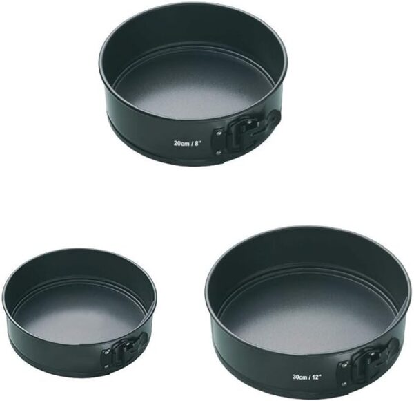 a set of 3 size baking tins