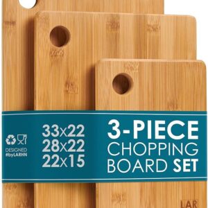 A set of 3 different sizes chopping board