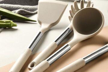 Three pieces of silicone kitchen utensils displayed a soup spoon, spaghetti spoon and flipper