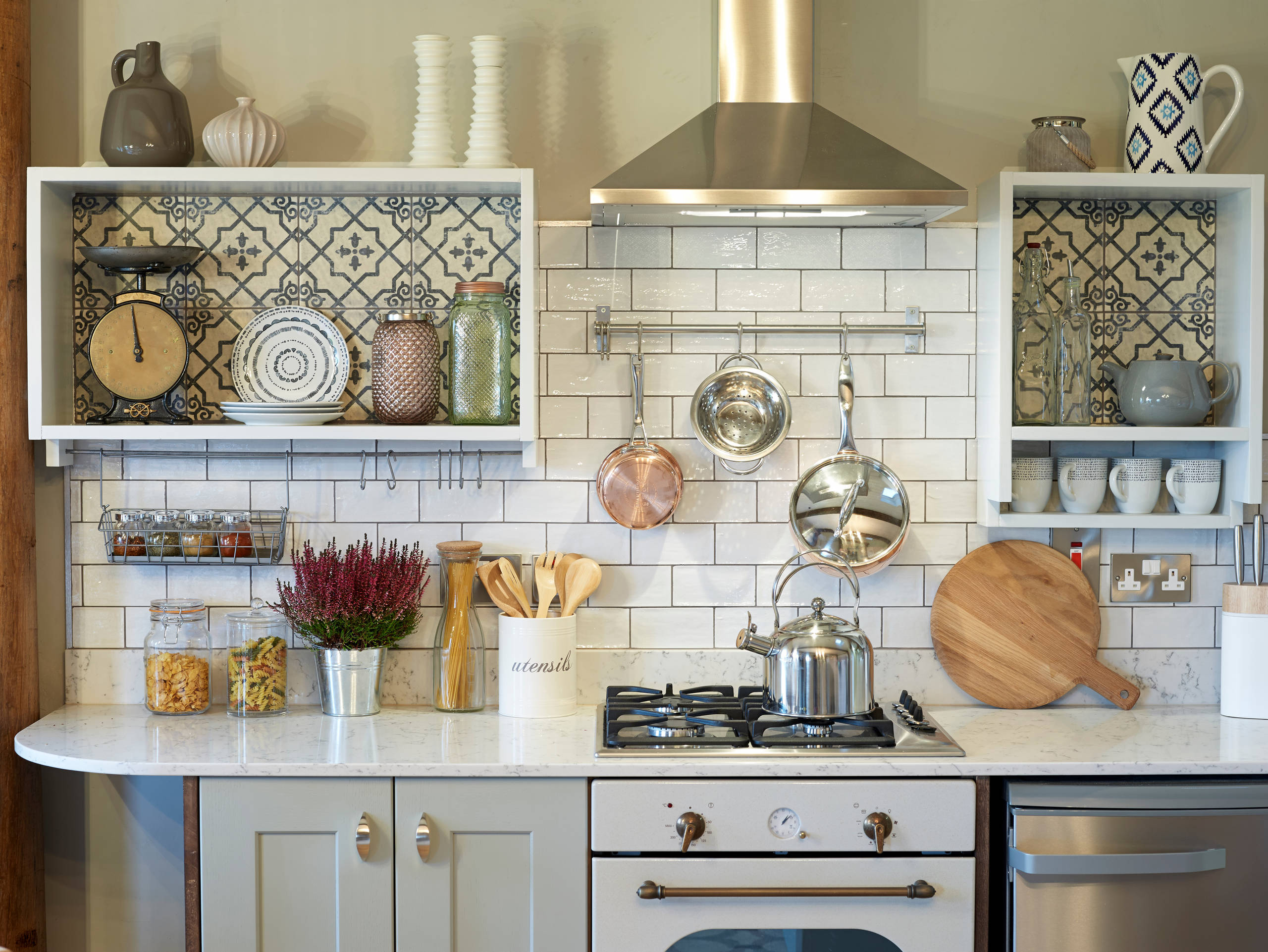 eco-friendly-holiday-home-cream-and-black-interior-design-img~e4c1864c04bfbf1e_14-4555-1-c7ebaf8